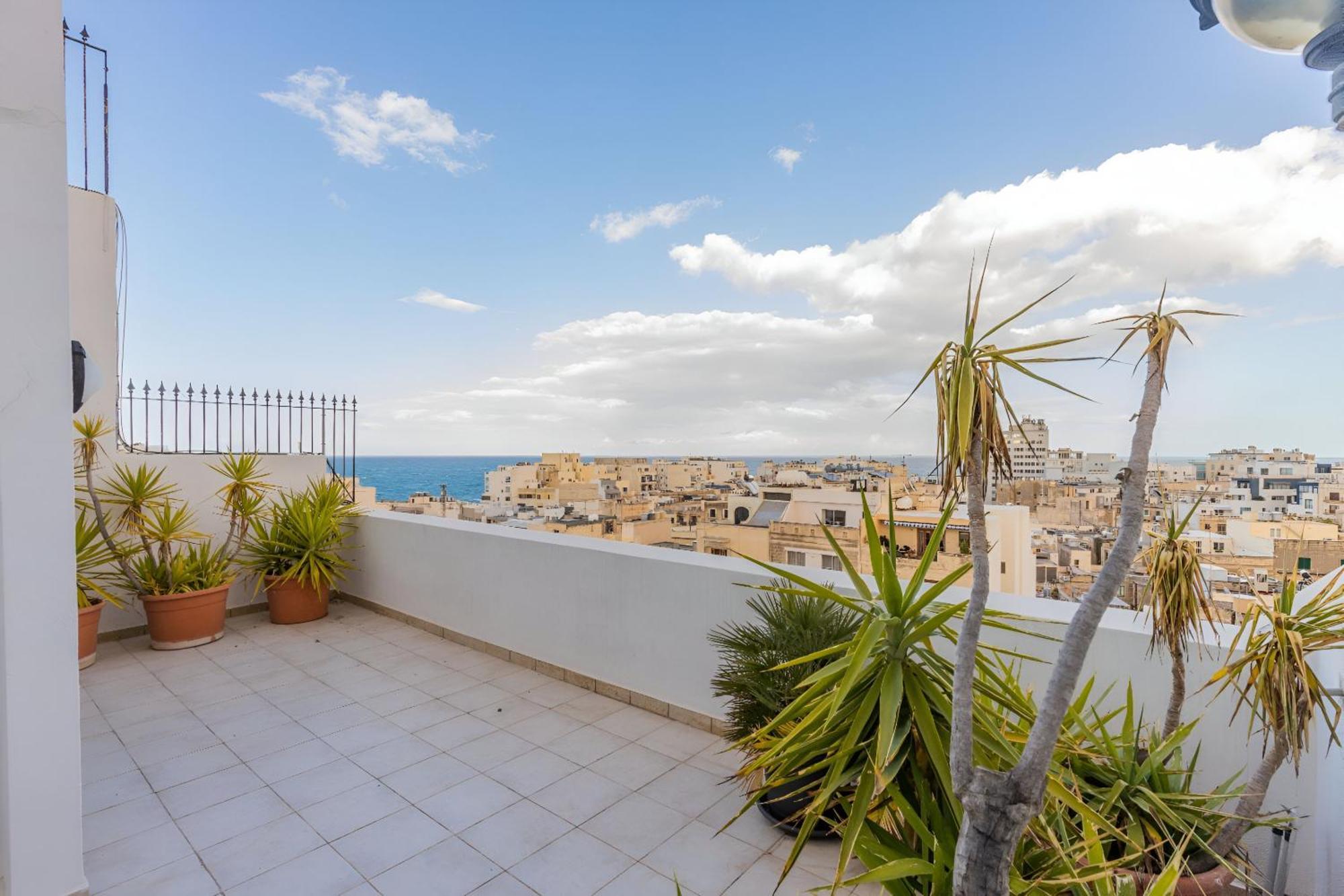 Stunning - Seaview Penthouse 3-Bed + Parking Lägenhet Sliema Exteriör bild