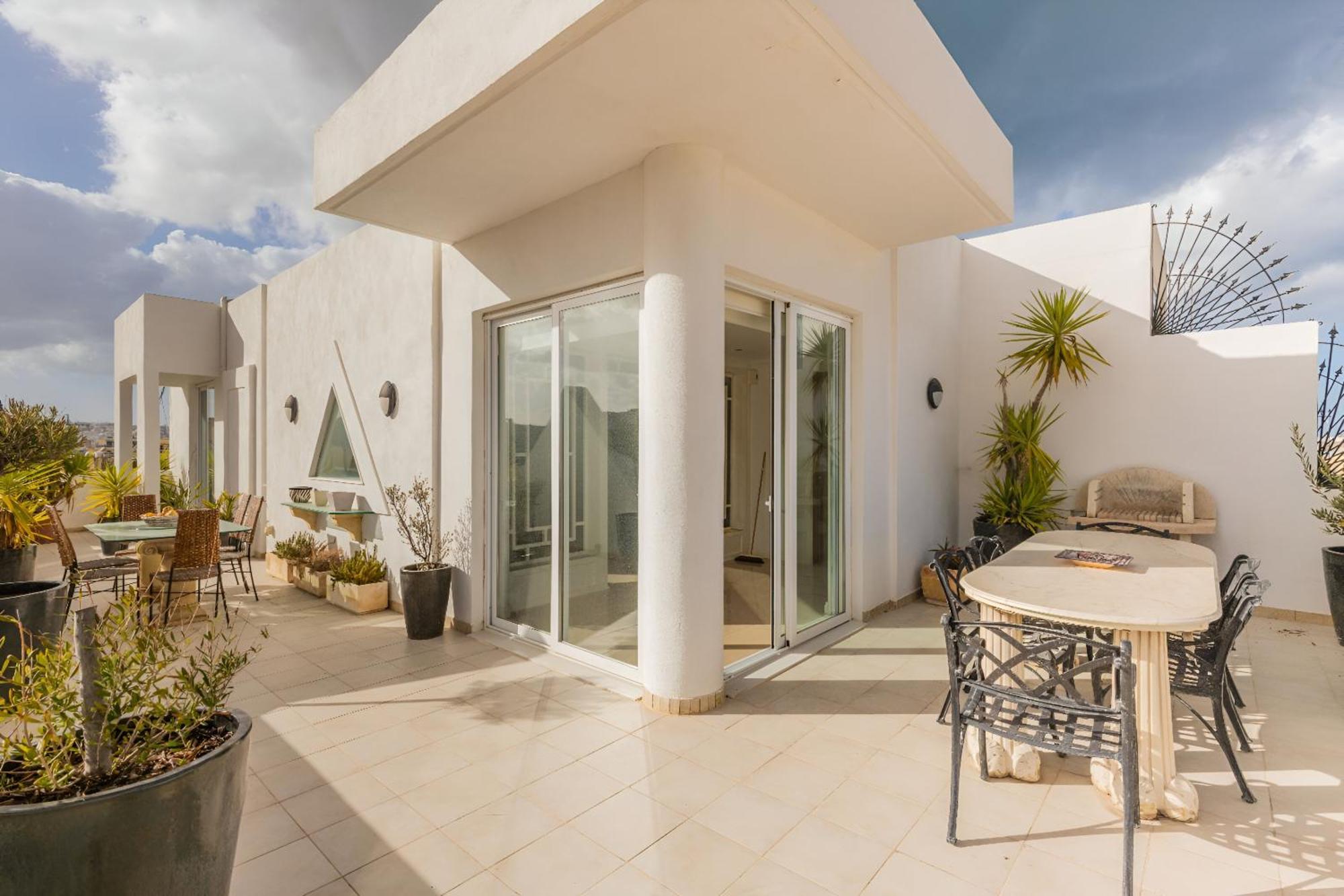 Stunning - Seaview Penthouse 3-Bed + Parking Lägenhet Sliema Exteriör bild