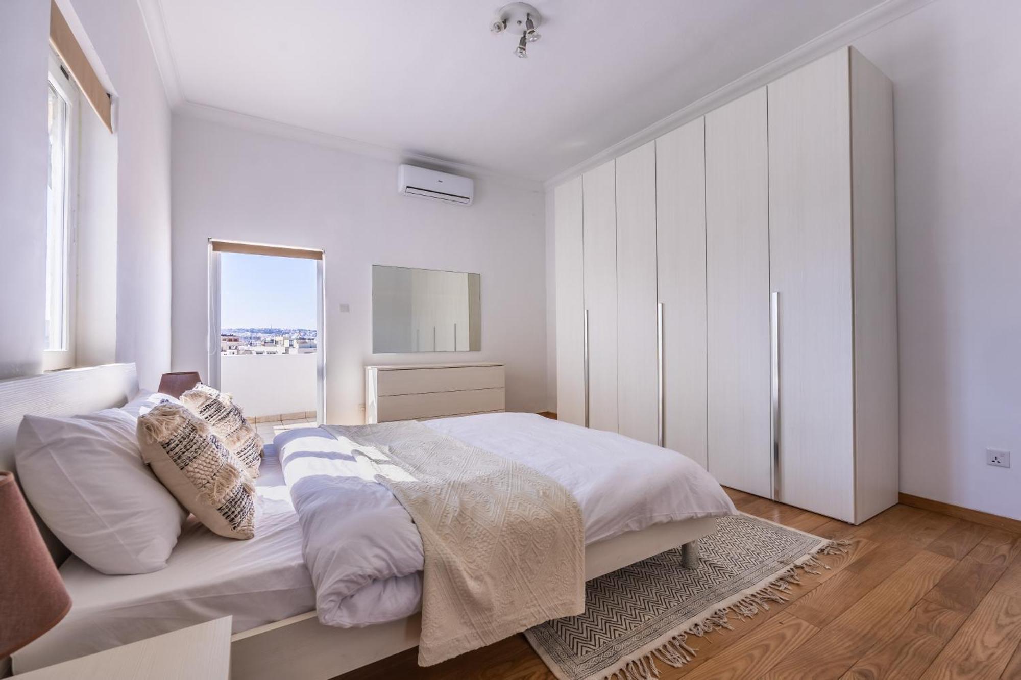 Stunning - Seaview Penthouse 3-Bed + Parking Lägenhet Sliema Exteriör bild