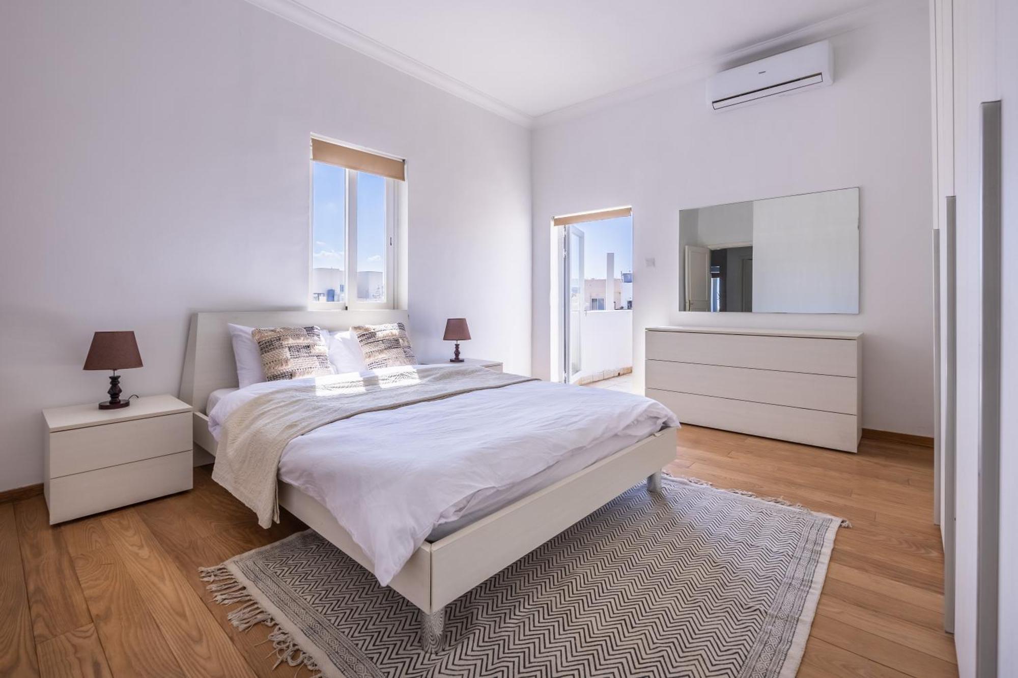 Stunning - Seaview Penthouse 3-Bed + Parking Lägenhet Sliema Exteriör bild