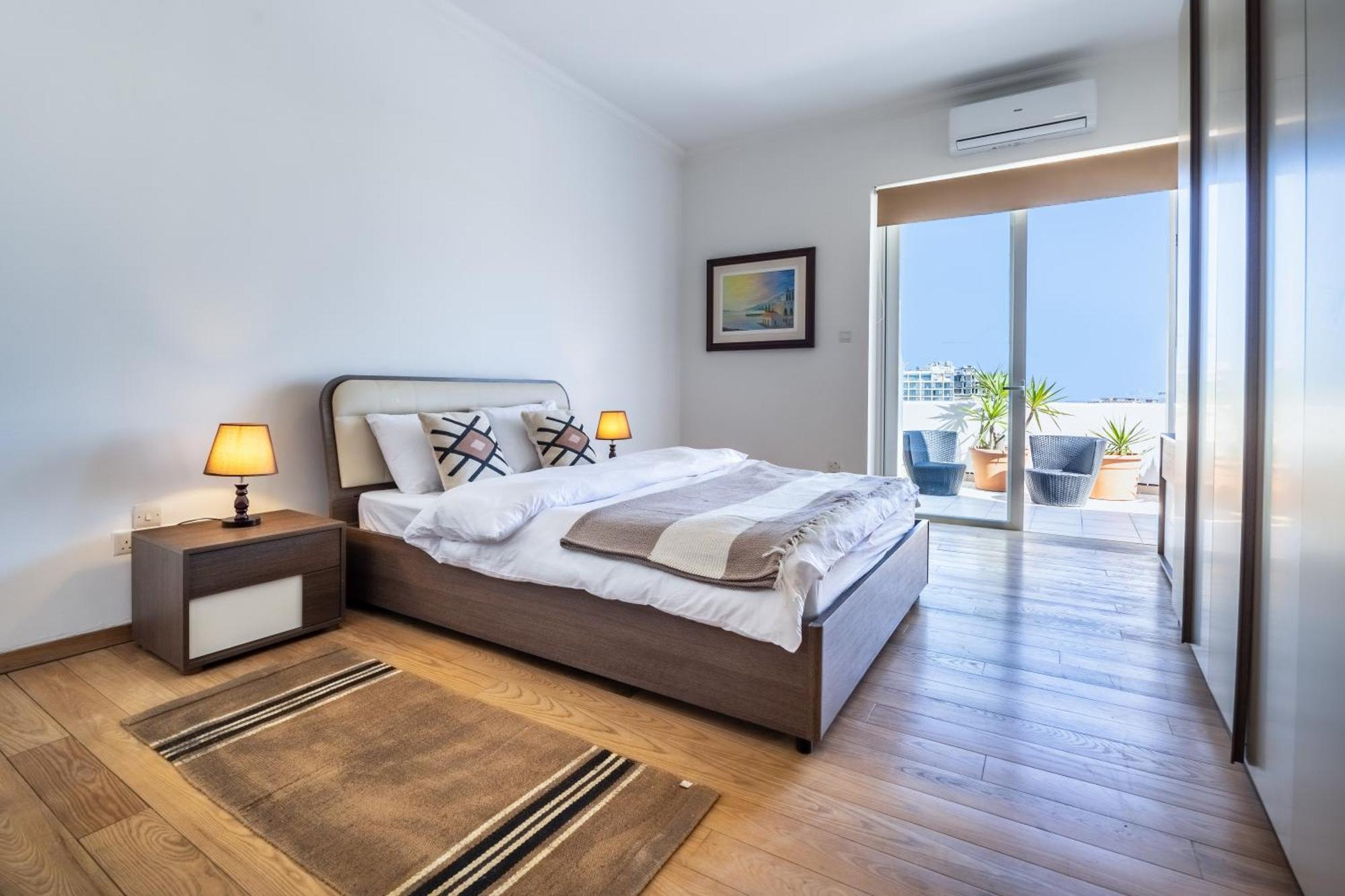 Stunning - Seaview Penthouse 3-Bed + Parking Lägenhet Sliema Exteriör bild