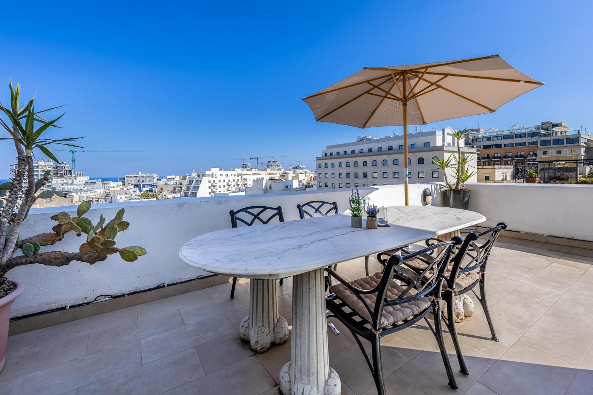 Stunning - Seaview Penthouse 3-Bed + Parking Lägenhet Sliema Exteriör bild